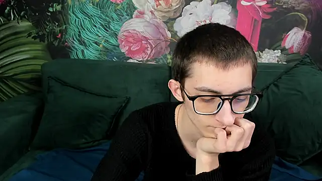 Snapshot of RonBevs chatting on 04-11-26, 07:51 RonBevs online show from 04-11-26, 07:51