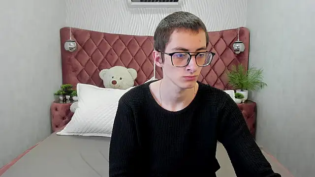 Snapshot of RonBevs chatting on 04-15-26, 07:58 RonBevs online show from 04-15-26, 07:58