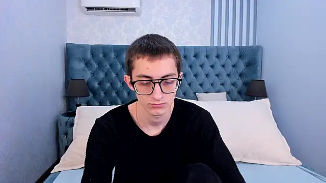 Snapshot of RonBevs chatting on 04-16-26, 07:36 RonBevs online show from 04-16-26, 07:36