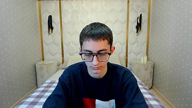 Snapshot of RonBevs chatting on 05-13-26, 07:33 RonBevs online show from 05-13-26, 07:33