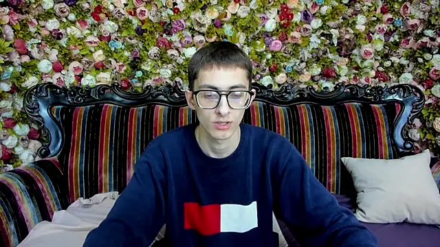 Snapshot of RonBevs chatting on 05-15-26, 08:49 RonBevs online show from 05-15-26, 08:49