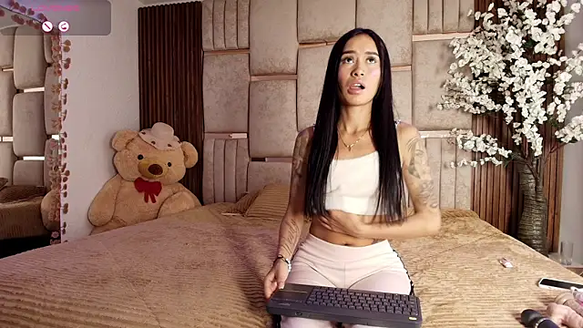 Snapshot of Zoe-_-din chatting on 05-21-26, 03:35 Zoe- -din online show from 05-21-26, 03:35