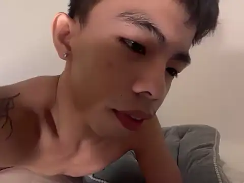 Snapshot of hottasianboy chatting on 05-04-26, 09:38 hottasianboy online show from 05-04-26, 09:38