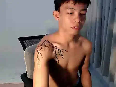 Snapshot of hottasianboy chatting on 05-14-26, 10:55 hottasianboy online show from 05-14-26, 10:55