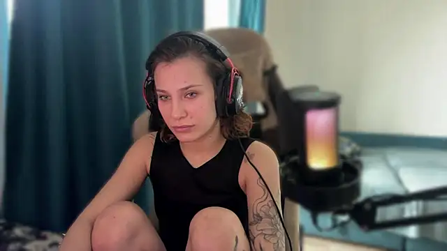 Snapshot of AlbyDengrov chatting on 03-13-26, 11:33 AlbyDengrov online show from 03-13-26, 11:33