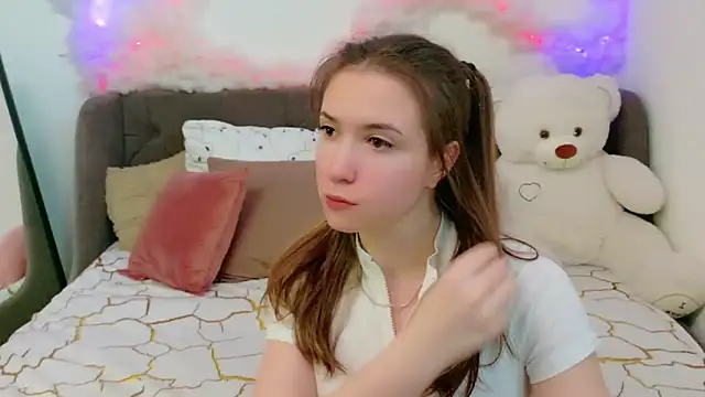 Snapshot of LeenMoonie chatting on 06-21-26, 04:20 LeenMoonie online show from 06-21-26, 04:20