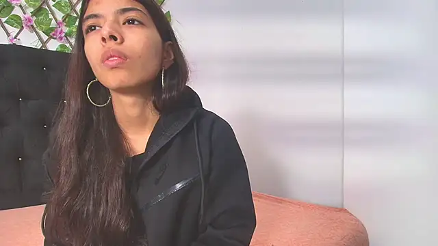 Sweet Scarlett  online show from 04-15-26, 02:02