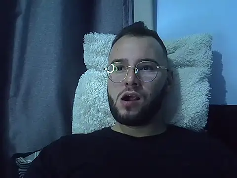 Snapshot of piazaocwb23 chatting on 05-09-26, 01:33 piazaocwb23 online show from 05-09-26, 01:33