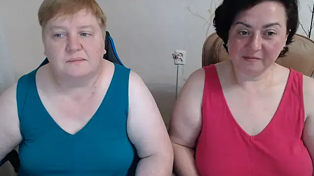 Snapshot of Lindy-Jeanie chatting on 06-17-26, 06:53 Lindy-Jeanie online show from 06-17-26, 06:53