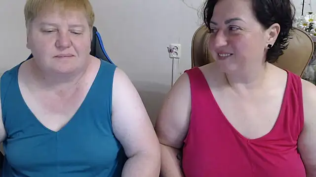 Snapshot of Lindy-Jeanie chatting on 06-26-26, 06:45 Lindy-Jeanie online show from 06-26-26, 06:45