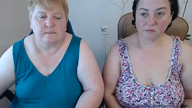 Snapshot of Lindy-Jeanie chatting on 07-08-26, 04:44 Lindy-Jeanie online show from 07-08-26, 04:44