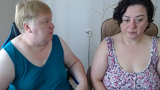 Snapshot of Lindy-Jeanie chatting on 07-09-26, 08:18 Lindy-Jeanie online show from 07-09-26, 08:18