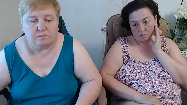 Snapshot of Lindy-Jeanie chatting on 07-13-26, 04:54 Lindy-Jeanie online show from 07-13-26, 04:54