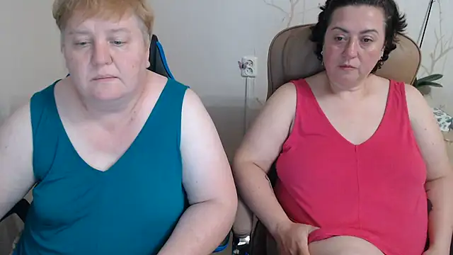 Snapshot of Lindy-Jeanie chatting on 07-15-26, 06:46 Lindy-Jeanie online show from 07-15-26, 06:46
