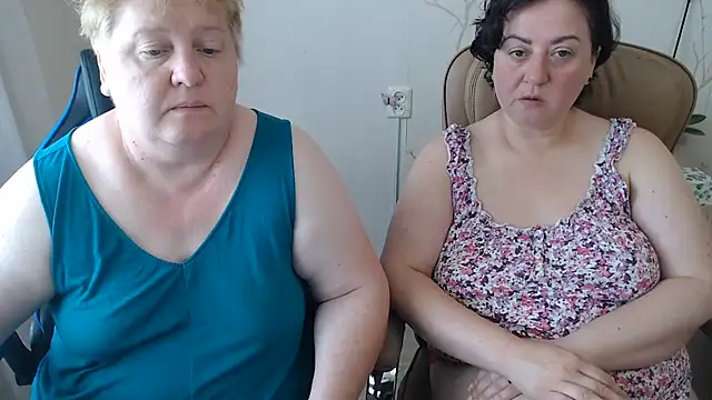 Snapshot of Lindy-Jeanie chatting on 07-16-26, 11:05 Lindy-Jeanie online show from 07-16-26, 11:05