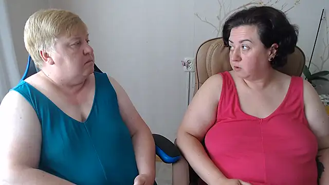 Snapshot of Lindy-Jeanie chatting on 07-19-26, 11:25 Lindy-Jeanie online show from 07-19-26, 11:25