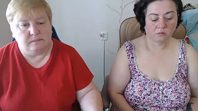 Snapshot of Lindy-Jeanie chatting on 07-25-26, 08:23 Lindy-Jeanie online show from 07-25-26, 08:23