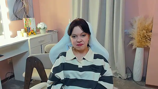 DarcyCanson online show from 03-18-26, 10:51