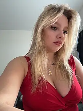 Snapshot of bettyloveu chatting on 04-30-26, 04:08 bettyloveu online show from 04-30-26, 04:08