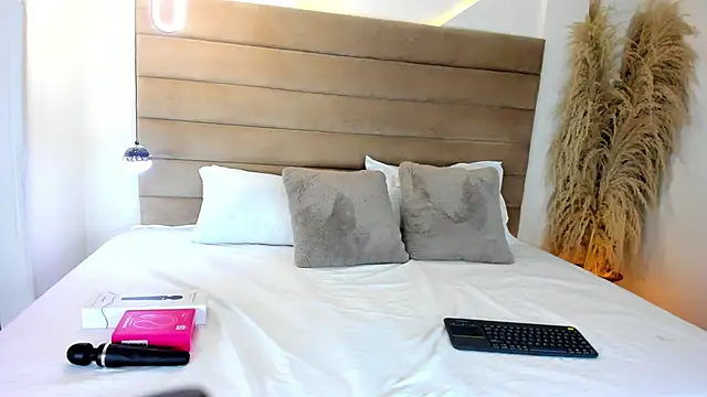 MiaCamille  online show from 03-16-26, 06:56