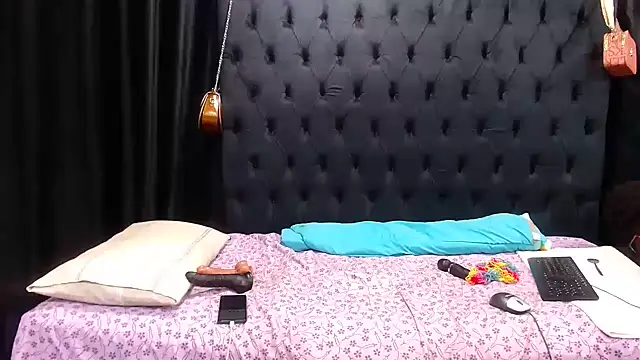 Dark Slim Thick online show from 06-10-26, 08:19