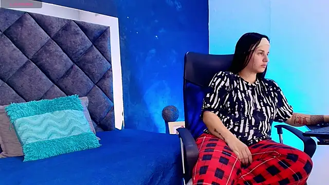 aidanaandvictoria online show from 04-10-26, 01:05