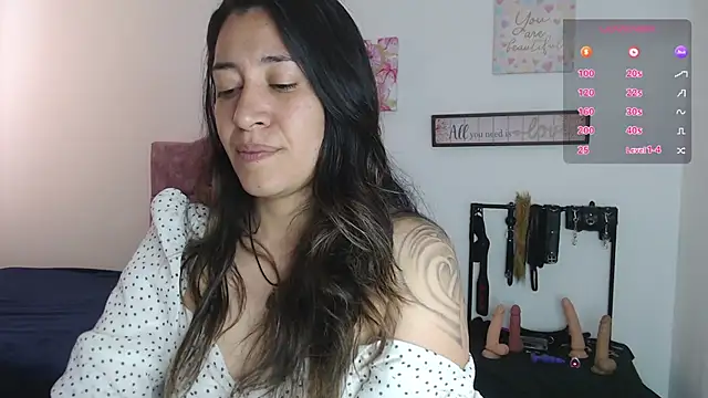 Snapshot of violeta_scott chatting on 06-25-26, 03:38 violeta scott online show from 06-25-26, 03:38