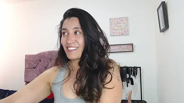 Snapshot of violeta_scott chatting on 07-28-26, 06:20 violeta scott online show from 07-28-26, 06:20