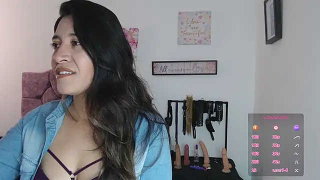 Snapshot of violeta_scott chatting on 08-05-26, 03:48 violeta scott online show from 08-05-26, 03:48