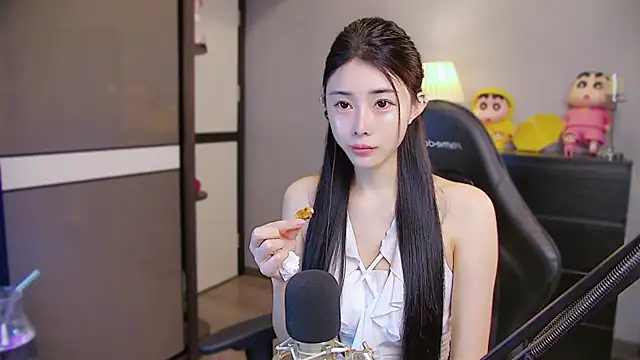 Snapshot of XiaoYuBao- chatting on 05-28-26, 04:26 XiaoYuBao- online show from 05-28-26, 04:26