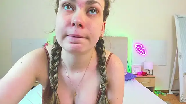 MelanieCuty online show from 04-18-26, 05:33