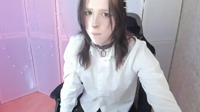 Snapshot of Simochka_w chatting on 05-12-26, 12:46 Simochka w online show from 05-12-26, 12:46