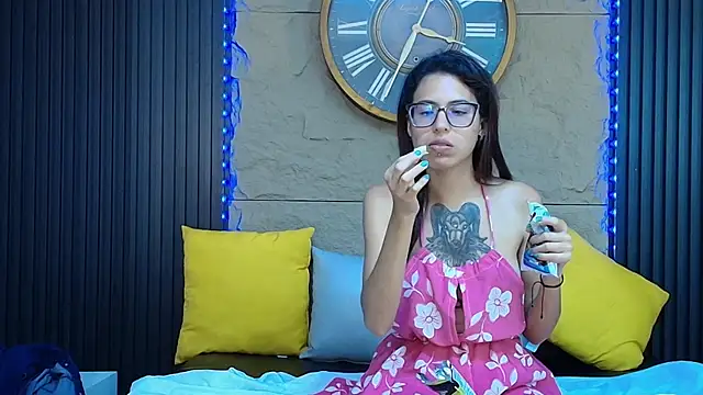 Emily Lopera online show from 06-17-26, 12:02