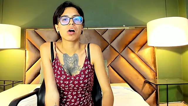 Emily Lopera online show from 06-20-26, 02:14