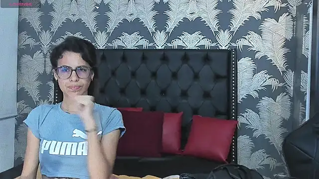 Emily Lopera online show from 06-28-26, 01:28