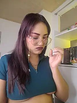 Snapshot of Alejitha-23 chatting on 04-25-26, 11:02 Alejitha-23 online show from 04-25-26, 11:02
