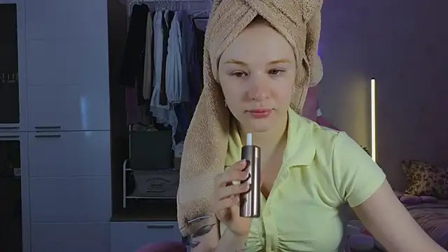 GoldenSunBunny online show from 04-24-26, 06:16