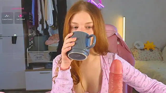 GoldenSunBunny online show from 06-08-26, 07:31