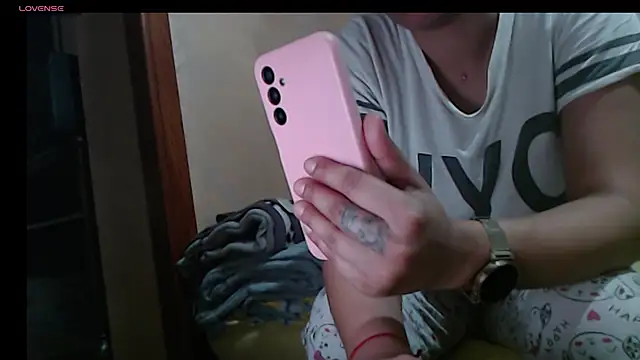 Snapshot of alex_niki chatting on 03-28-26, 06:18 alex niki online show from 03-28-26, 06:18