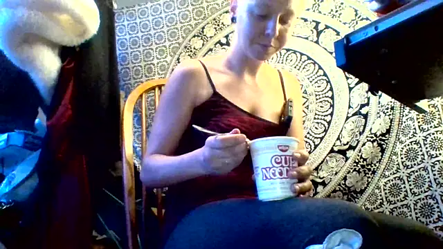 Snapshot of Ambionce chatting on 05-15-26, 05:47 Ambionce online show from 05-15-26, 05:47