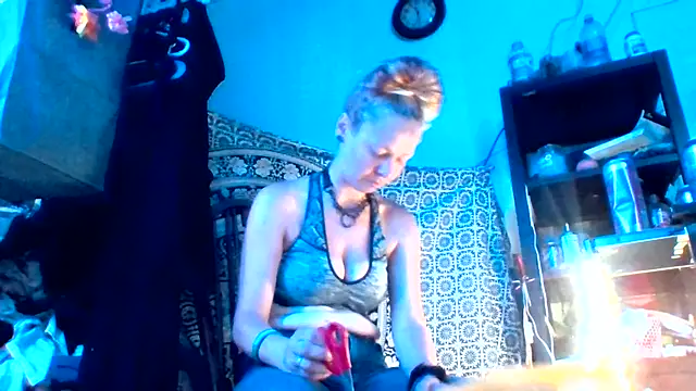 Snapshot of Ambionce chatting on 06-14-26, 01:25 Ambionce online show from 06-14-26, 01:25
