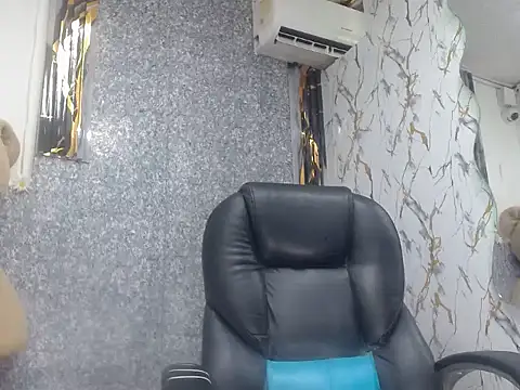Snapshot of isa_x18 chatting on 07-15-26, 06:35 isa x18 online show from 07-15-26, 06:35
