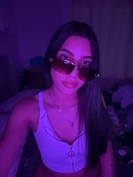 Snapshot of miaculuci chatting on 03-14-26, 04:18 miaculuci online show from 03-14-26, 04:18