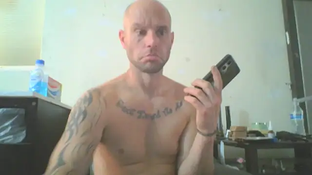 Snapshot of CaptCraker chatting on 03-21-26, 10:46 CaptCraker online show from 03-21-26, 10:46