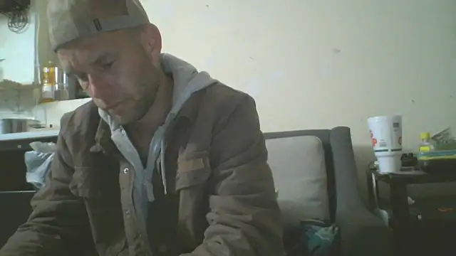 Snapshot of CaptCraker chatting on 03-25-26, 07:58 CaptCraker online show from 03-25-26, 07:58