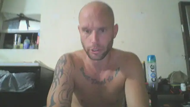 Snapshot of CaptCraker chatting on 03-26-26, 08:09 CaptCraker online show from 03-26-26, 08:09