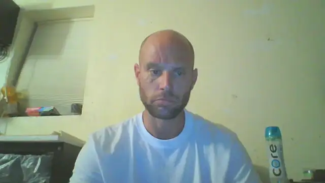Snapshot of CaptCraker chatting on 03-28-26, 09:53 CaptCraker online show from 03-28-26, 09:53