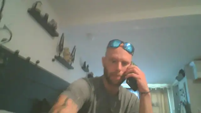 Snapshot of CaptCraker chatting on 04-03-26, 09:35 CaptCraker online show from 04-03-26, 09:35
