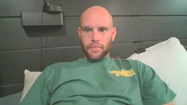 Snapshot of CaptCraker chatting on 04-04-26, 11:46 CaptCraker online show from 04-04-26, 11:46