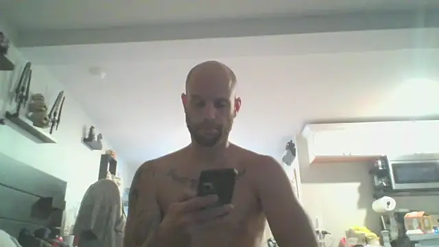 Snapshot of CaptCraker chatting on 04-05-26, 09:12 CaptCraker online show from 04-05-26, 09:12